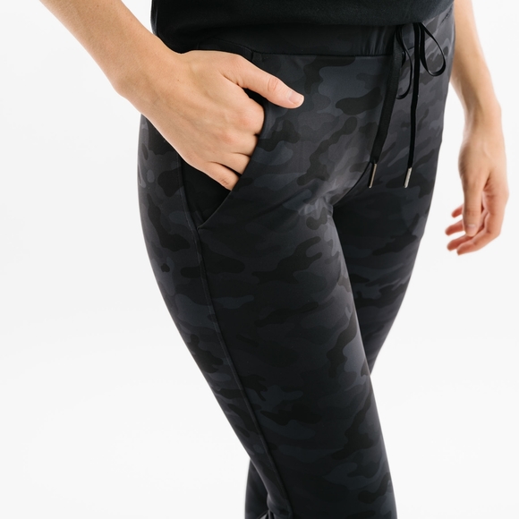 ZYIA Slate Camo Strong Joggers - XXL - Picture 4 of 9